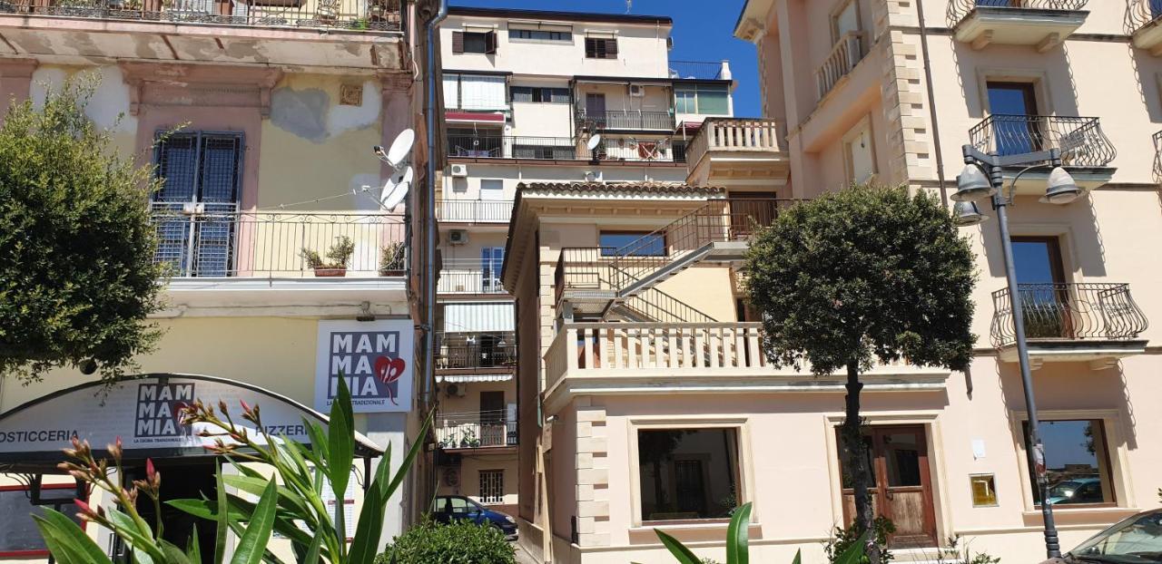 Dame Crotone Bed & Breakfast Exterior photo